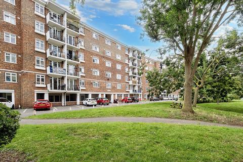 3 bedroom flat for sale, Lordship Lane, London, SE22