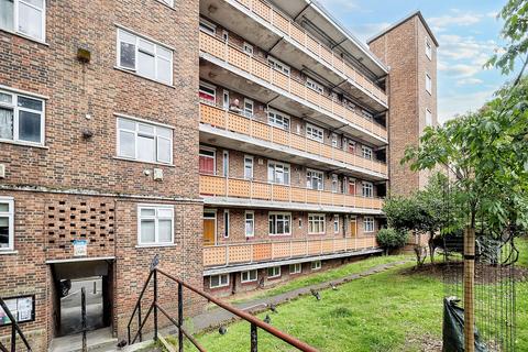 3 bedroom flat for sale, Lordship Lane, London, SE22