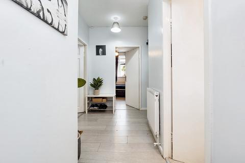 3 bedroom flat for sale, Lordship Lane, London, SE22