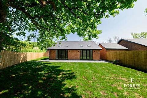 3 bedroom bungalow for sale, Huntley Close, Samlesbury PR5