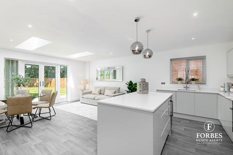 3 bedroom bungalow for sale, Huntley Close, Samlesbury PR5