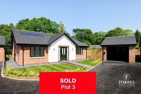 3 bedroom bungalow for sale, Huntley Close, Samlesbury PR5