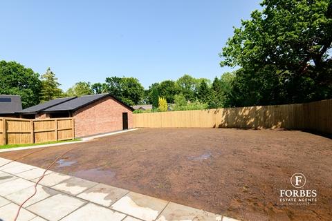 3 bedroom bungalow for sale, Huntley Close, Samlesbury PR5