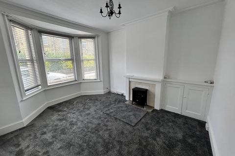 2 bedroom terraced house to rent, Albert Road, Hythe