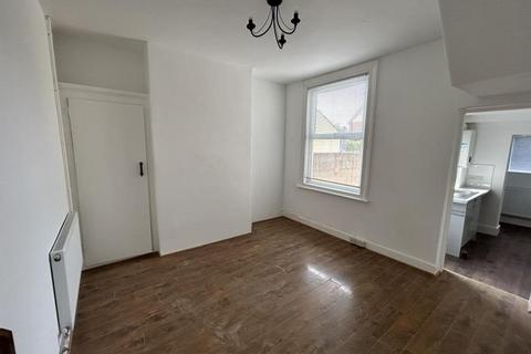 2 bedroom terraced house to rent, Albert Road, Hythe