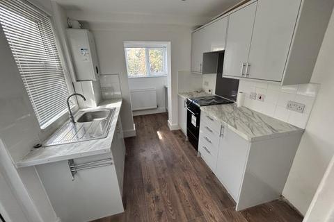 2 bedroom terraced house to rent, Albert Road, Hythe