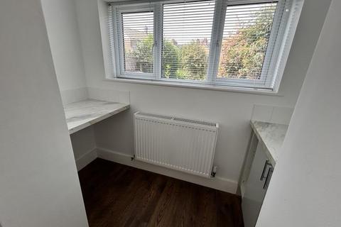 2 bedroom terraced house to rent, Albert Road, Hythe