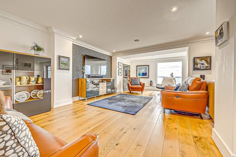 3 bedroom flat for sale, Westcliff-on-sea SS0