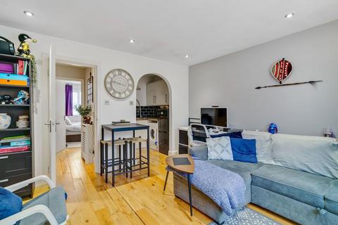 1 bedroom flat for sale, Lulworth Crescent, Mitcham CR4