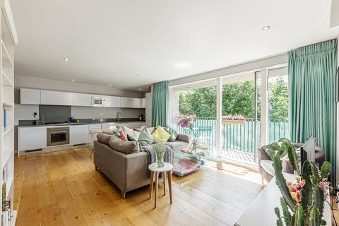 2 bedroom flat for sale, Wastdale Road, London SE23