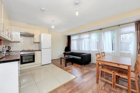 4 bedroom ground floor maisonette to rent, Lorrimore Road, Kennington, London SE17