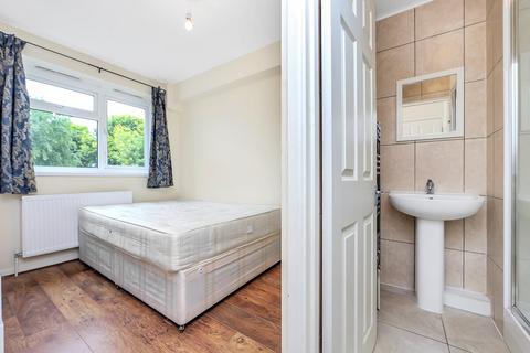 4 bedroom ground floor maisonette to rent, Lorrimore Road, Kennington, London SE17