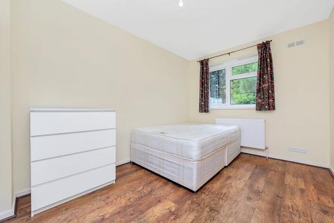 4 bedroom ground floor maisonette to rent, Lorrimore Road, Kennington, London SE17
