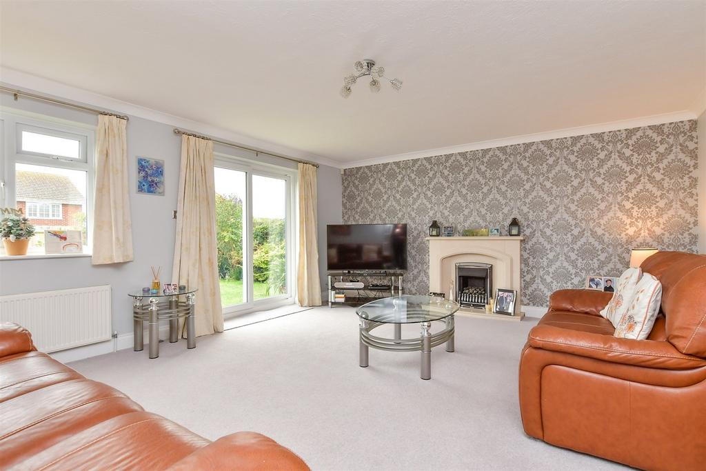 Lounge/ Dining Room