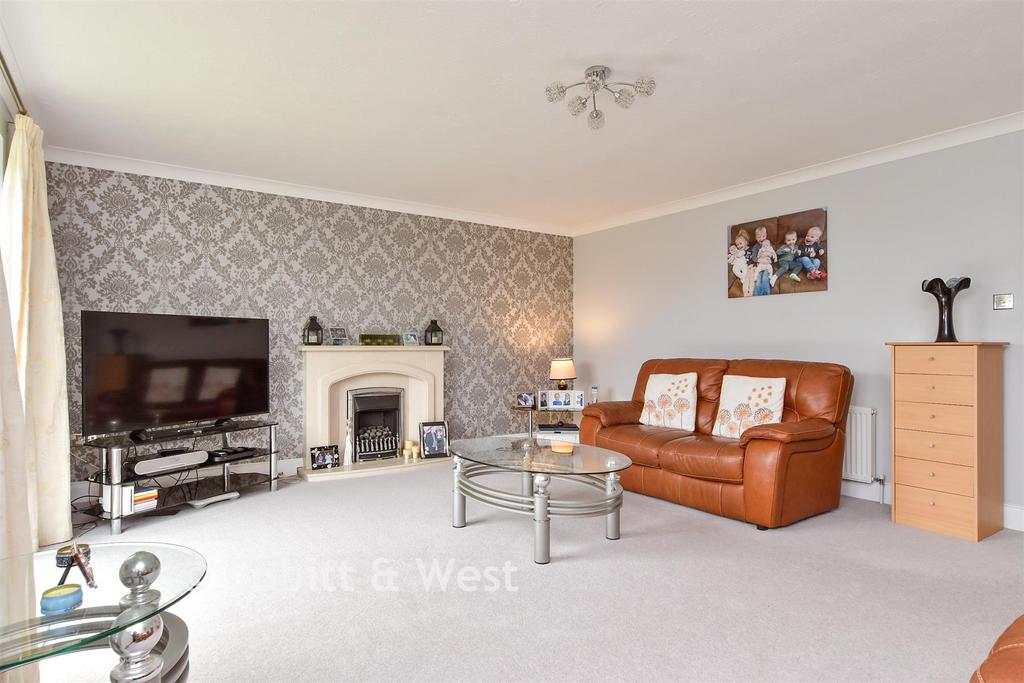 Lounge/ Dining Room