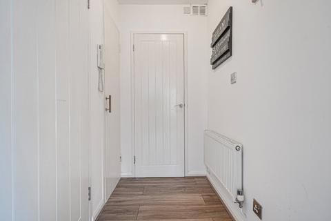 1 bedroom flat for sale, Capstan Way, London, SE16