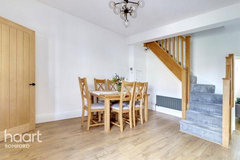 4 Willow Street, Romford, RM7 7LJ