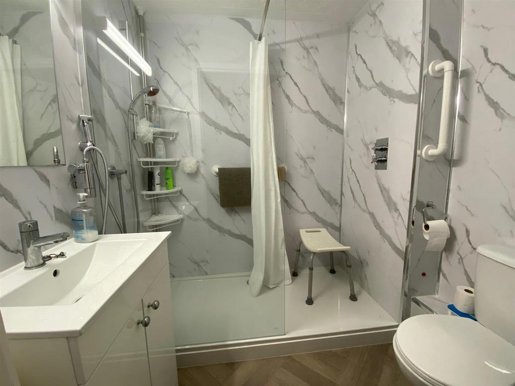Shower Room.jpg