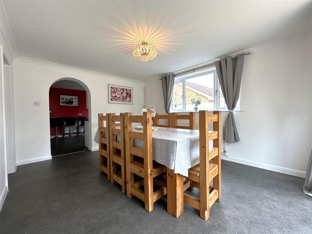 Dual-Aspect Dining Room 402