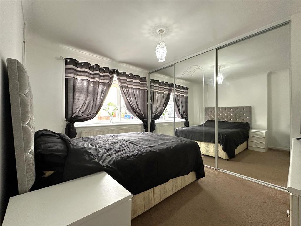 Master Bedroom With Fitted Wardrobes 356