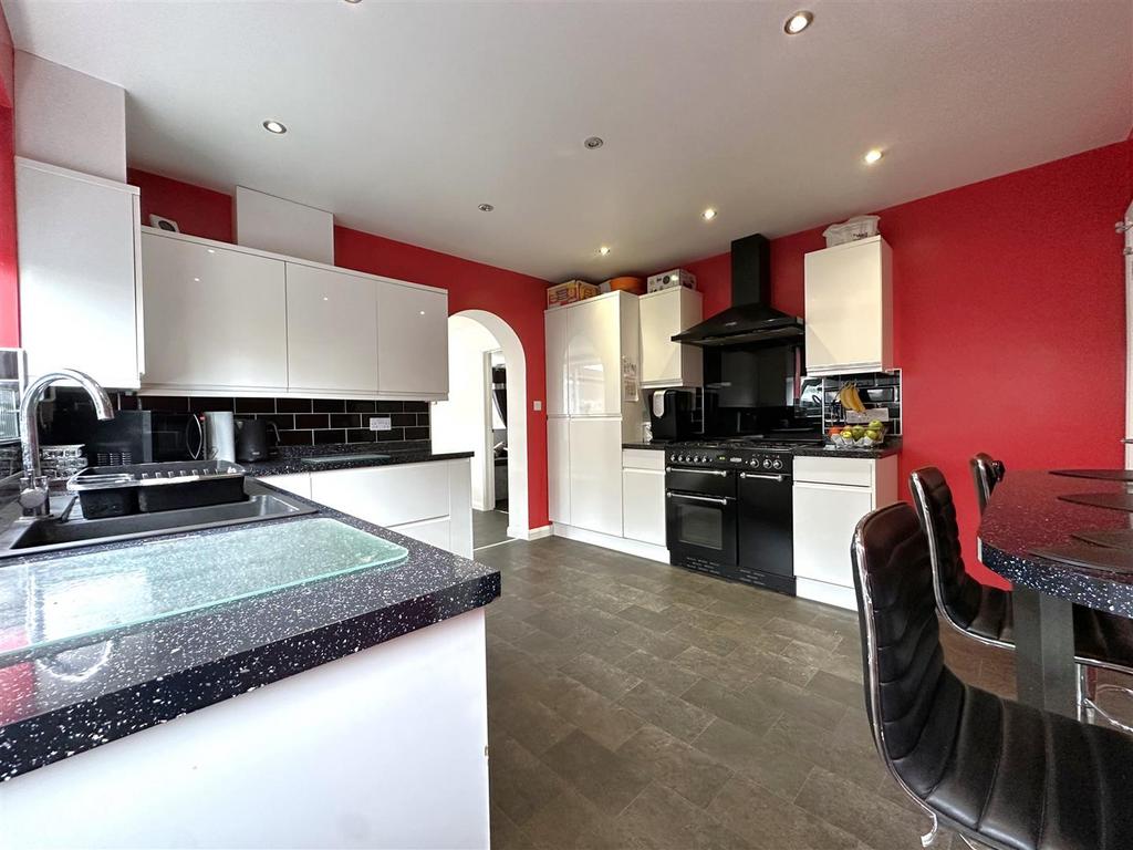 Kitchen 386