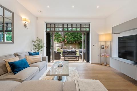 Sycamore Court, Oatlands Chase, Weybridge, KT13