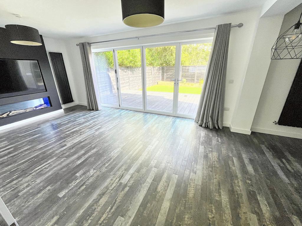 Lounge-Dining Room