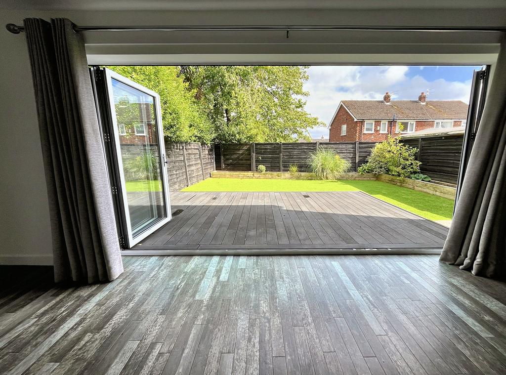 Lounge-Dining Room