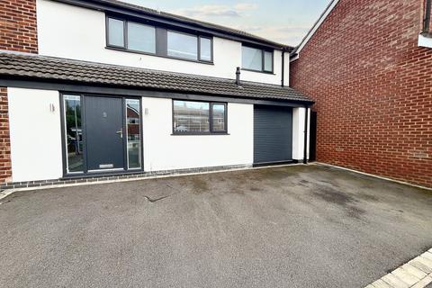 4 bedroom semi-detached house for sale, Alkrington Close, Bury, BL9