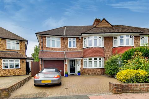 19 Dukes Way, West Wickham, BR4 9AU