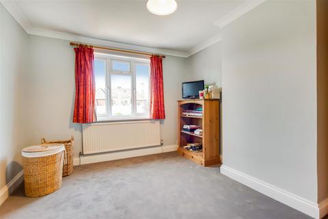 19 Dukes Way, West Wickham, BR4 9AU