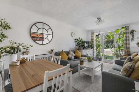 15 Stirling Close, London, SW16 5HH