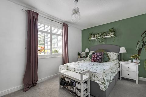 15 Stirling Close, London, SW16 5HH