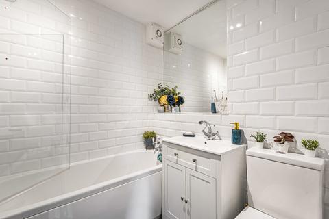 15 Stirling Close, London, SW16 5HH