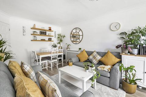 15 Stirling Close, London, SW16 5HH