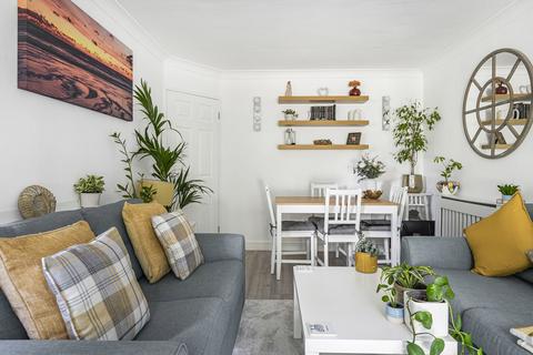 15 Stirling Close, London, SW16 5HH