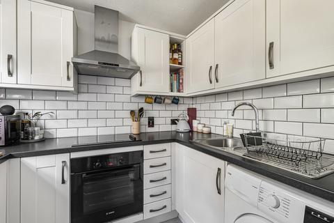 15 Stirling Close, London, SW16 5HH