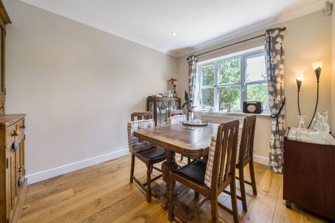 5 Southlea, Cliddesden, Basingstoke, RG25 2JN
