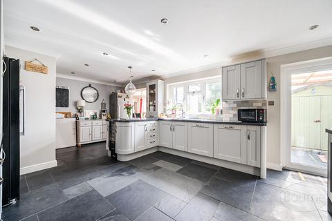 4 bedroom semi-detached house for sale, Bernard Avenue, Four Marks, Hampshire, GU34
