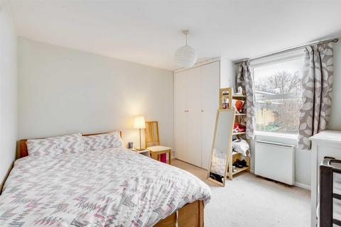 2 bedroom flat for sale, Gilden Crescent, Chalk Farm, NW5