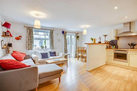 2 bedroom flat for sale, Gilden Crescent, Chalk Farm, NW5