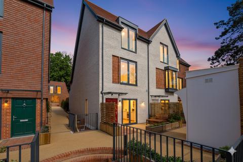 undefined, The Grove, Coulsdon, CR5