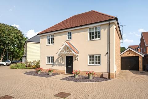 Woodpecker Close, Halstead, Essex