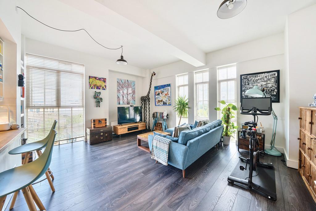 1331539 24 688769...