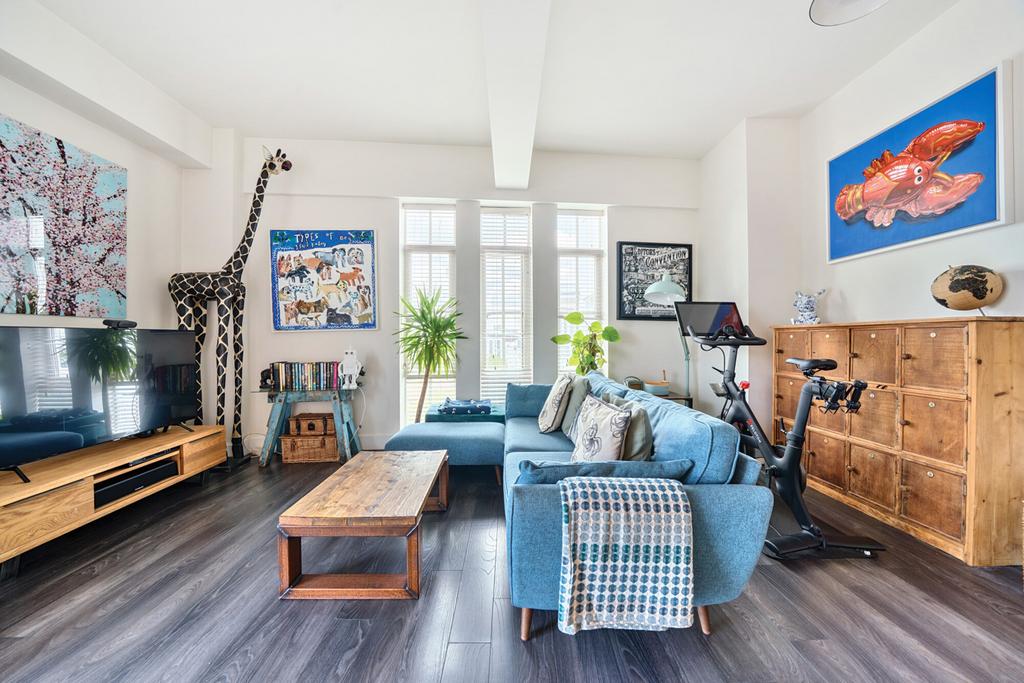 1331539 28 688767...