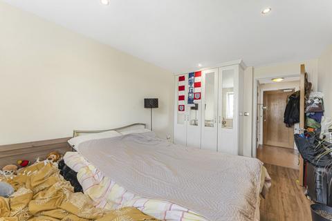 1 bedroom apartment for sale, Wards Wharf Approach, London, E16