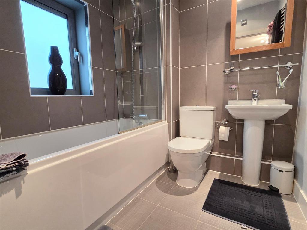En suite bathroom/wc