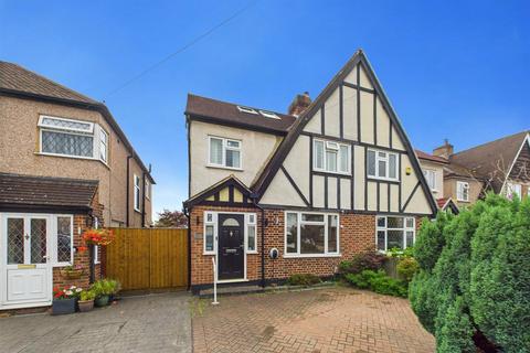 90 West Mead, Ruislip, HA4 0TN