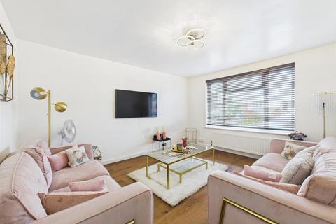 90 West Mead, Ruislip, HA4 0TN