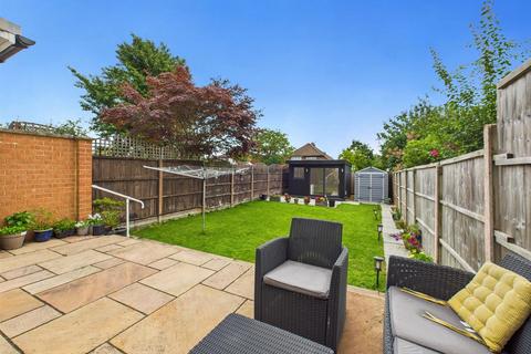 90 West Mead, Ruislip, HA4 0TN